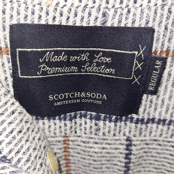 A Scotch and Soda men's long sleeve button-down in a size small. - Picture 2 of 4